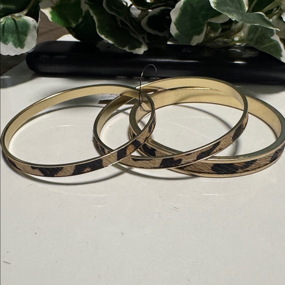 Chico’s Leopard Print Gold Tone Bangle Bracelet Set. (BR222) - Picture 8 of 8
